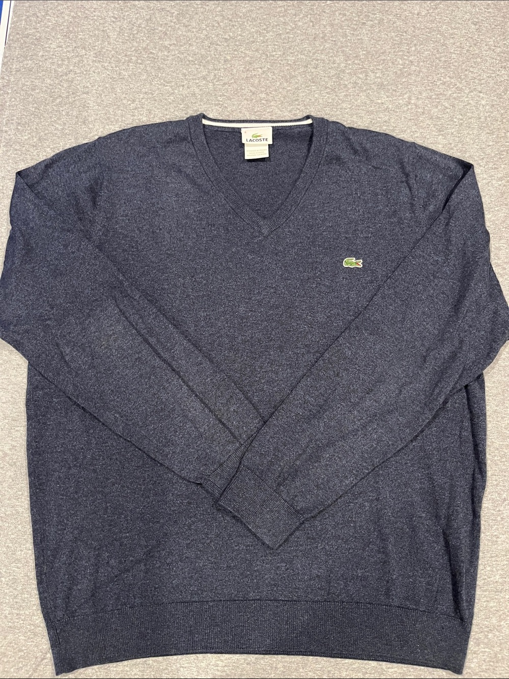 Lacoste Izod 100% Cotton V-Neck knit long sleeve sweater navy blue heathered.